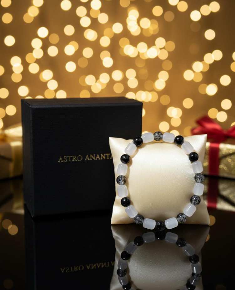 White Jade & Black Agate | Protection & Balance Bracelet - Gallery Image 4